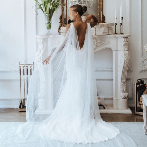 Ivory Cape Veil (chapel length) - Picture 1 of 4